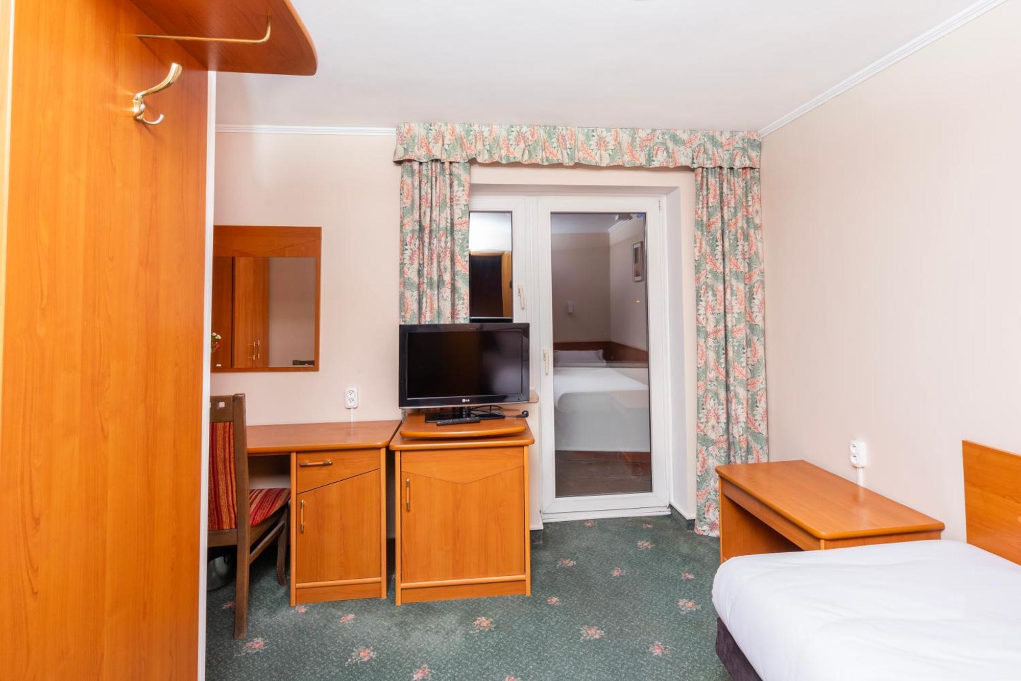 Hotel Victory Home Varsó Kültér fotó